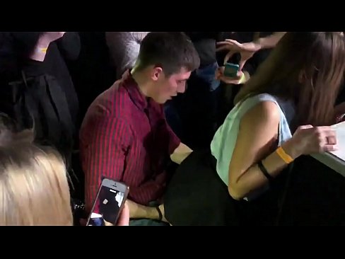 ❤️ Sexe real en una discoteca russa. Noia russa de 18 anys a l'anus i la vagina follada en una discoteca ❤️ Vídeo anal al porno ca.milf300com.ru ❌